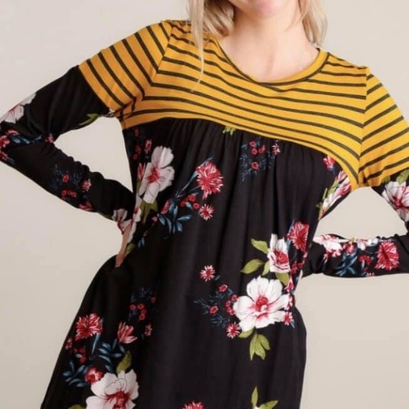 Sun n Moon Tops - ✨LAST ONE ✨Sun N Moon Black Floral Top